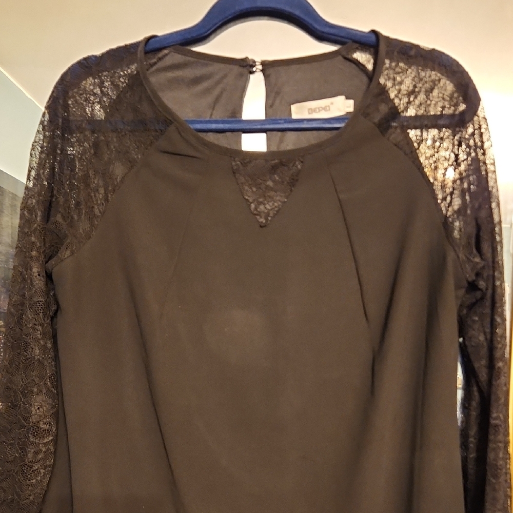 Chic Black Lace Sleeve Dress